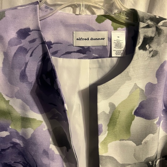 NWT Alfred Dunner Jacket. Size 18. - Picture 4 of 9